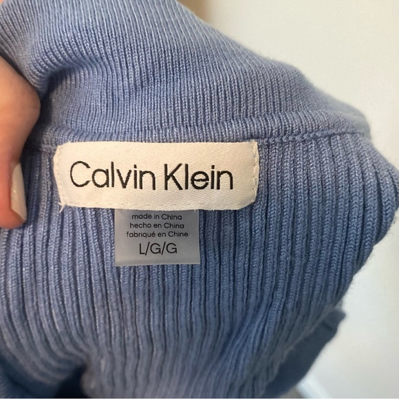 Women’s Calvin Klein - Ribbed V-Neck Sleeveless Sweater Top - Size Large - Picture 4 of 5